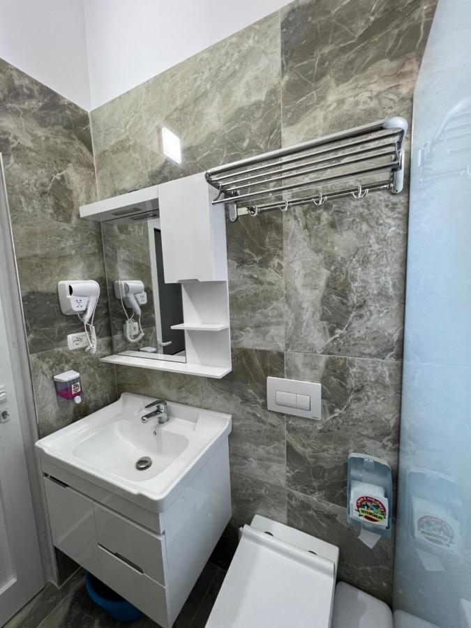 Hotel Frida Himare Bagian luar foto