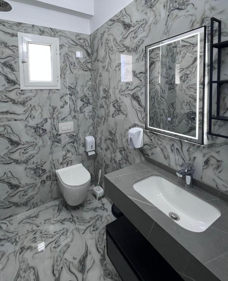 Hotel Frida Himare Bagian luar foto