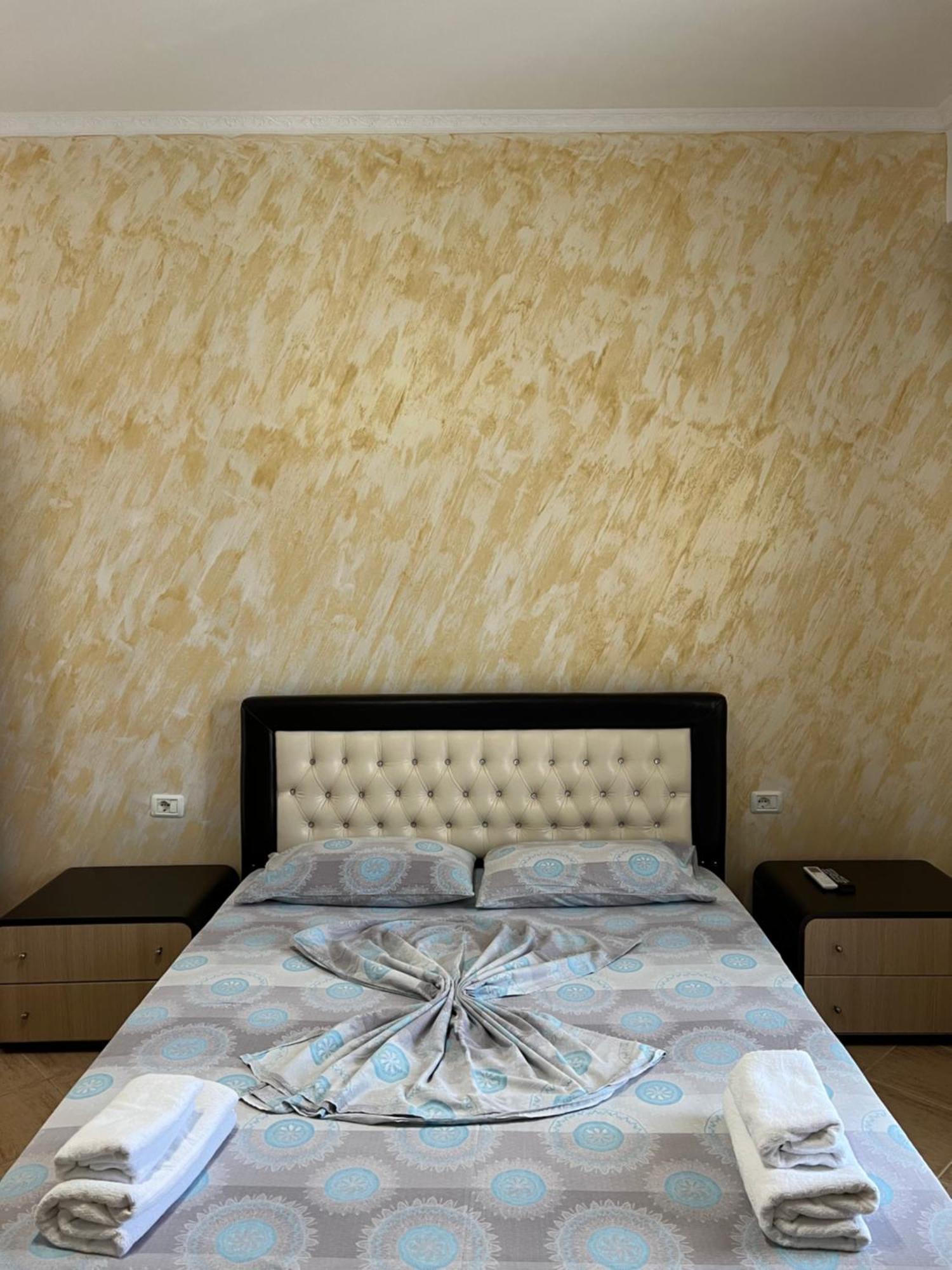 Hotel Frida Himare Bagian luar foto