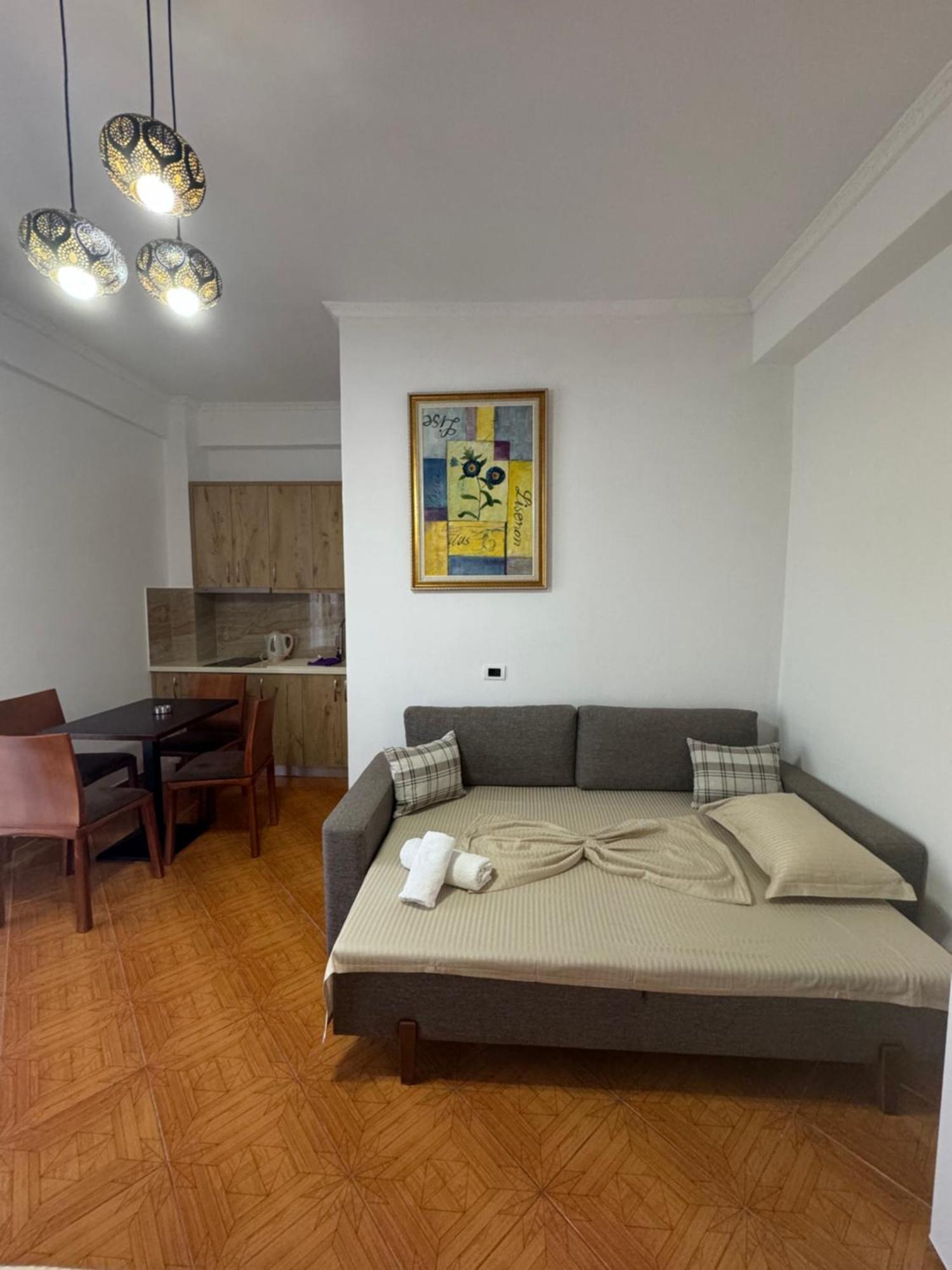 Hotel Frida Himare Bagian luar foto