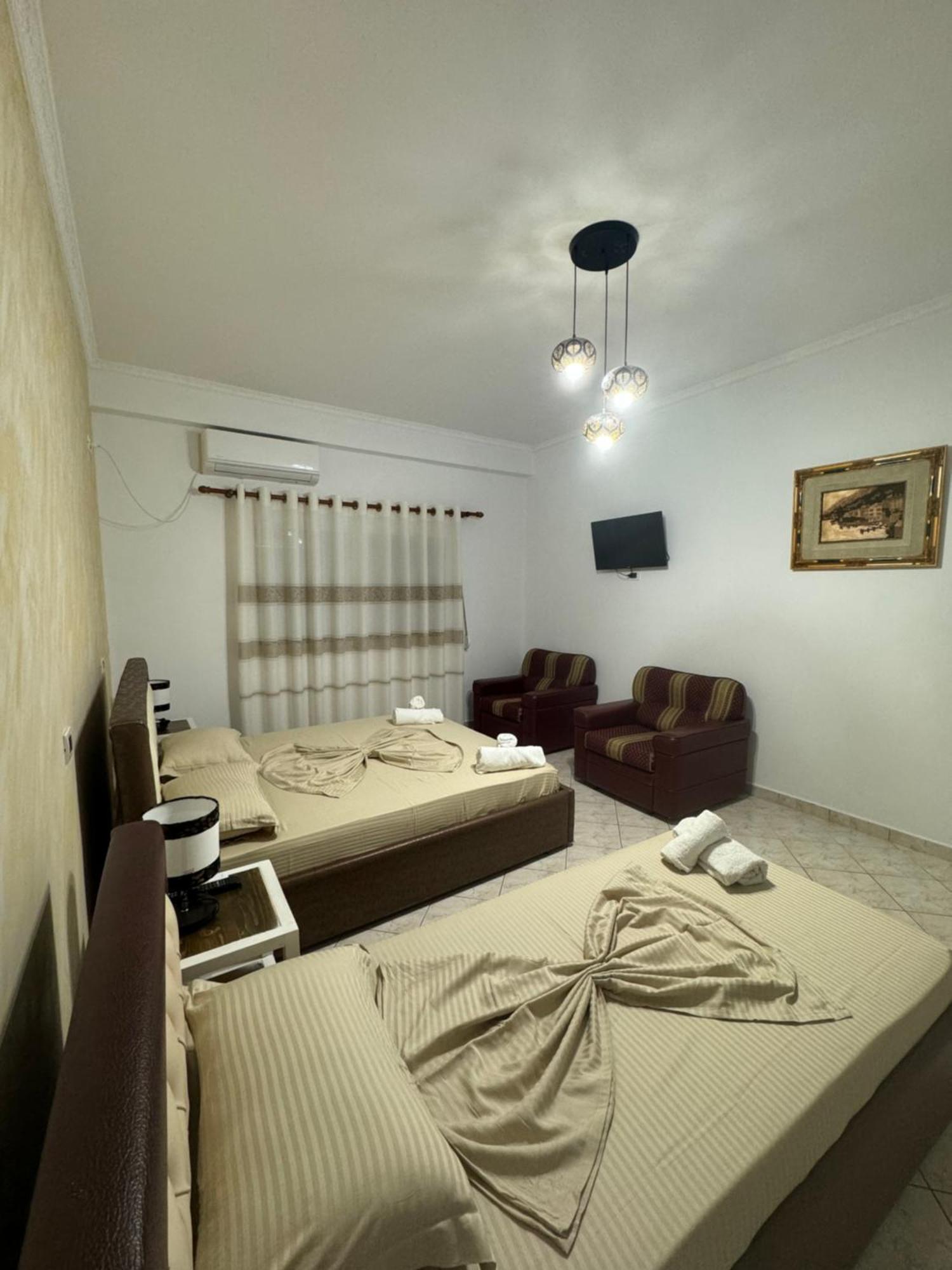 Hotel Frida Himare Bagian luar foto