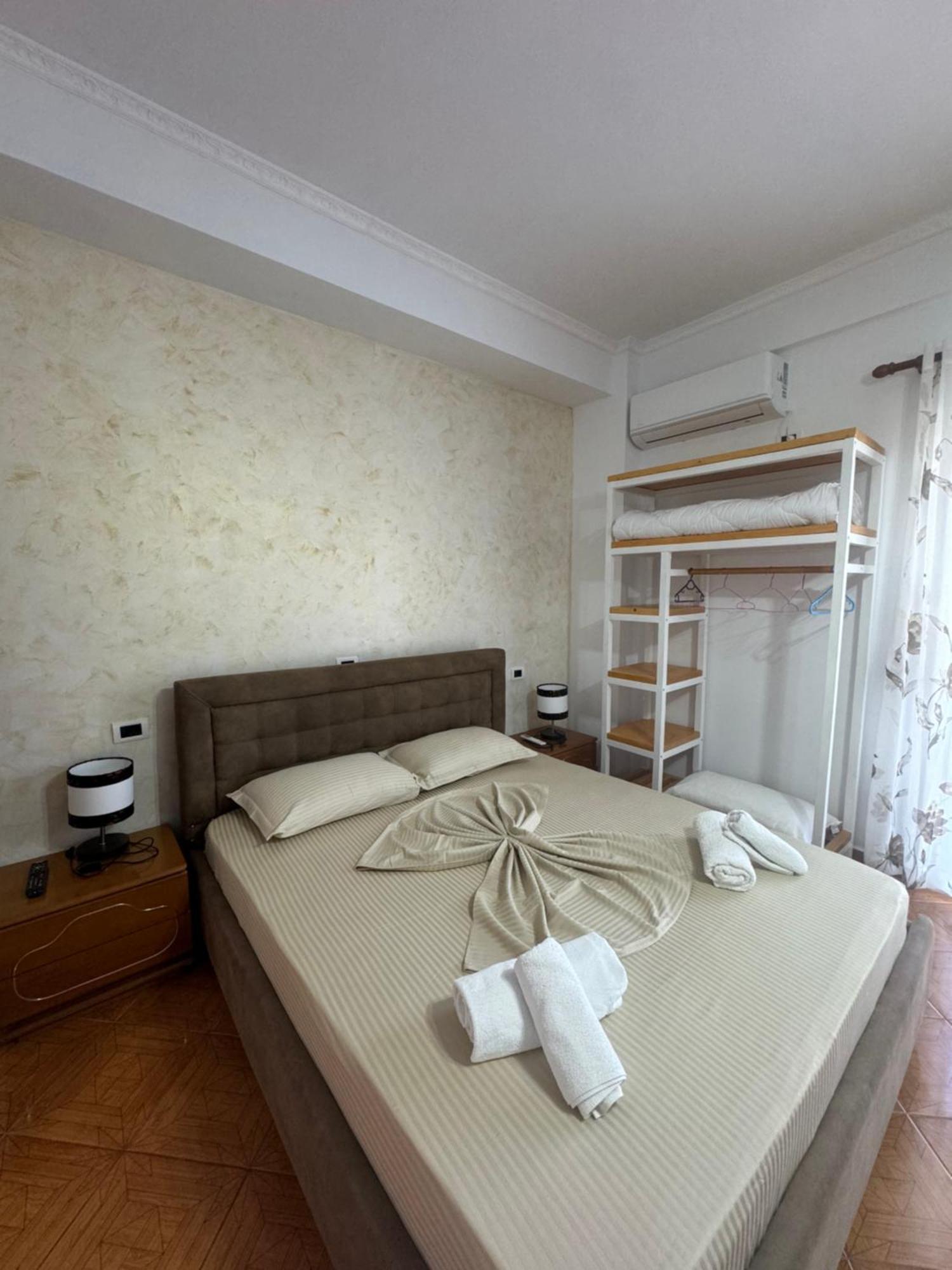 Hotel Frida Himare Bagian luar foto