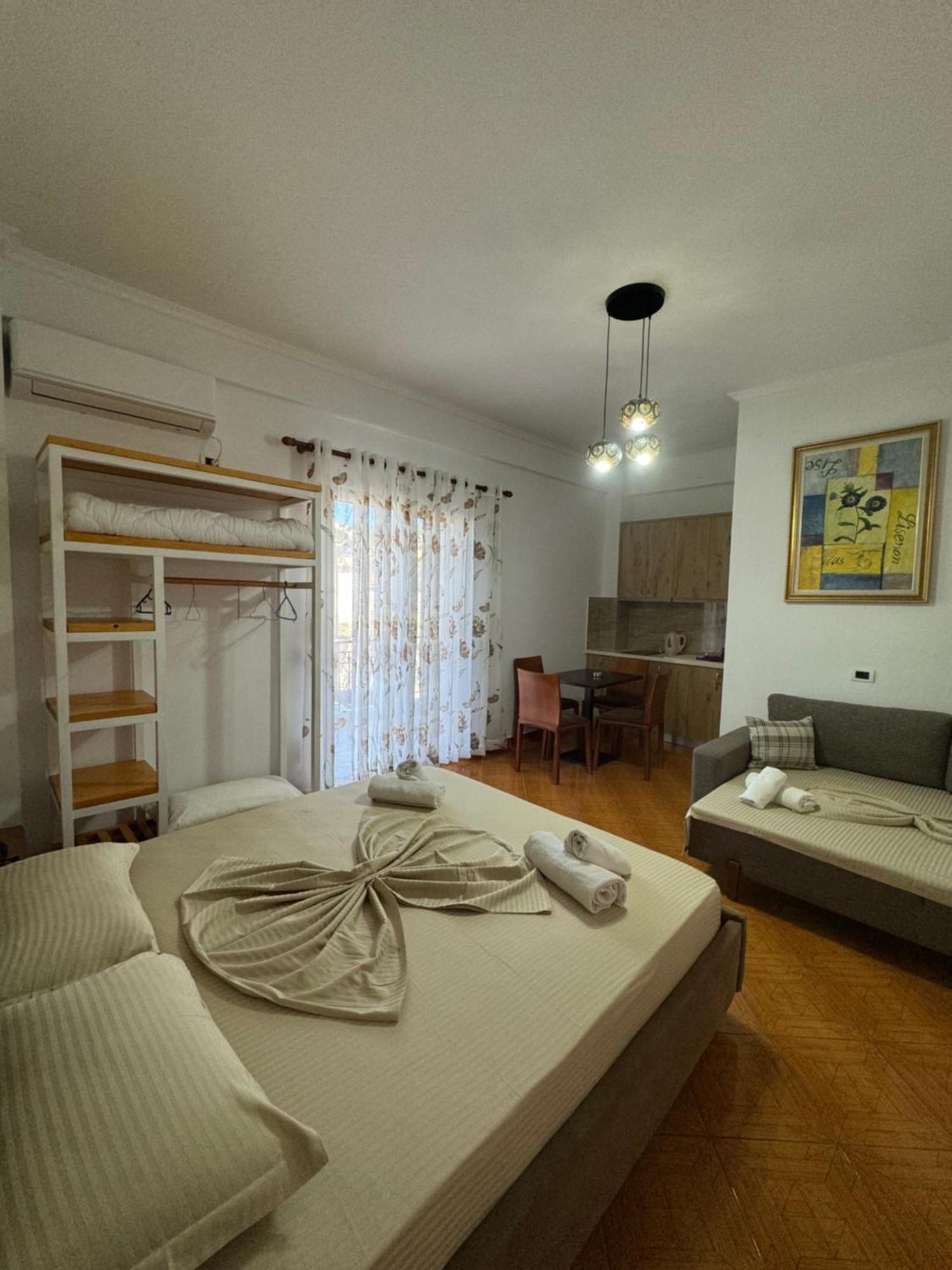 Hotel Frida Himare Bagian luar foto